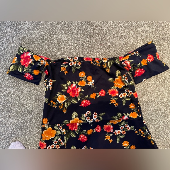 24/7 Comfort Eleanor Black Floral Side Slit Maternity Dress - Picture 11 of 12